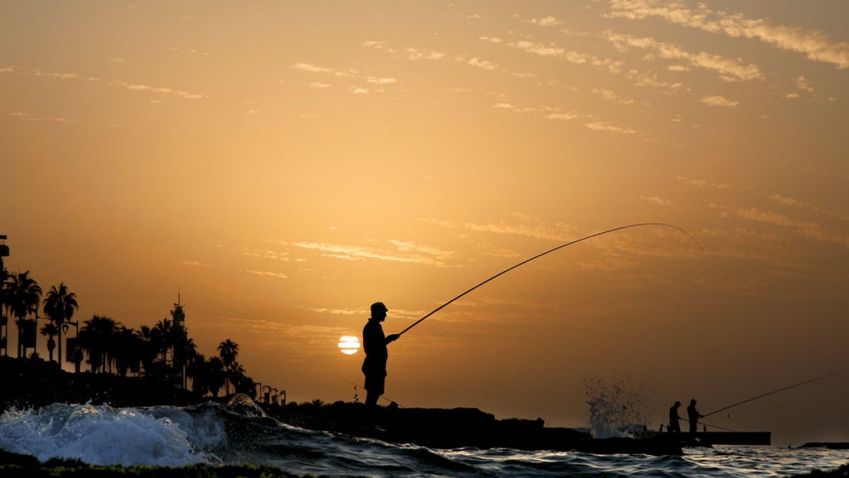 Ψαράδες στις ακτές του Λιβάνου στην ανατολική Μεσόγειο