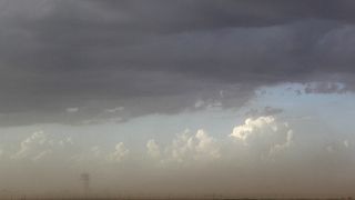 صورة من الأرشيف لعاصفة ترابية تجتاح مطار تشاندلر - أريزونا. 2010/08/28