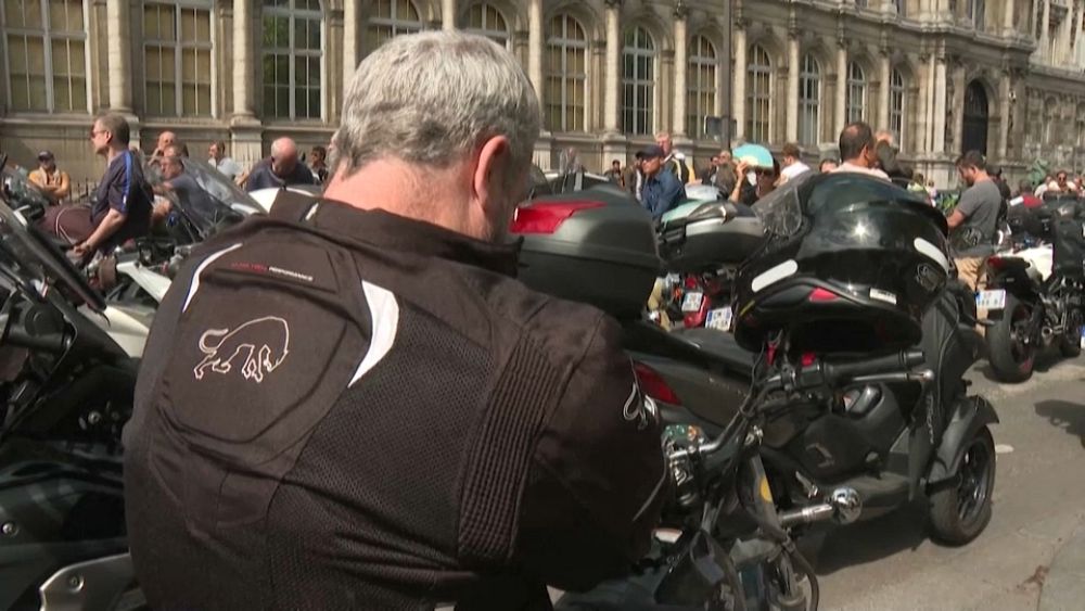 Paris : Des Centaines De Motocyclistes Manifestent Contre Le ...