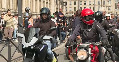 Cientos de motociclistas protestan en París contra el pago por aparcar  impuesto por el Ayuntamiento | Euronews