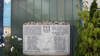 Мемориальная доска в память о погибших в результате теракта на ОИ 1972 года 