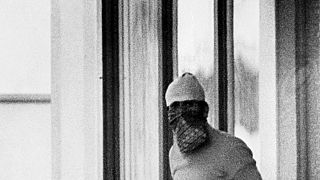 1972 Münih Olimpiyat Oyunları'nda İsrailli sporcuları rehin alan Kara Eylül grubuna bağlı maskeli saldırganlardan biri