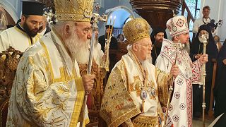 Ο Οικουμενικός πατριάρχη;  Βαρθολομαίος, ο αρχιεπίσκοπος Αθηνών και πάσης Ελλάδος Ιερώνυμος και ο μητροπολίτης Κιέβου και πάσης Ουκρανίας Επιφάνιος 