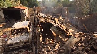 Une maison et voiture détruites à Bezruky dans la région de Kharkiv, en Ukraine le 4 septembre 2022.