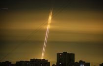 Russische Raketen in der Morgendämmerung über Charkiw (3.9.2022)