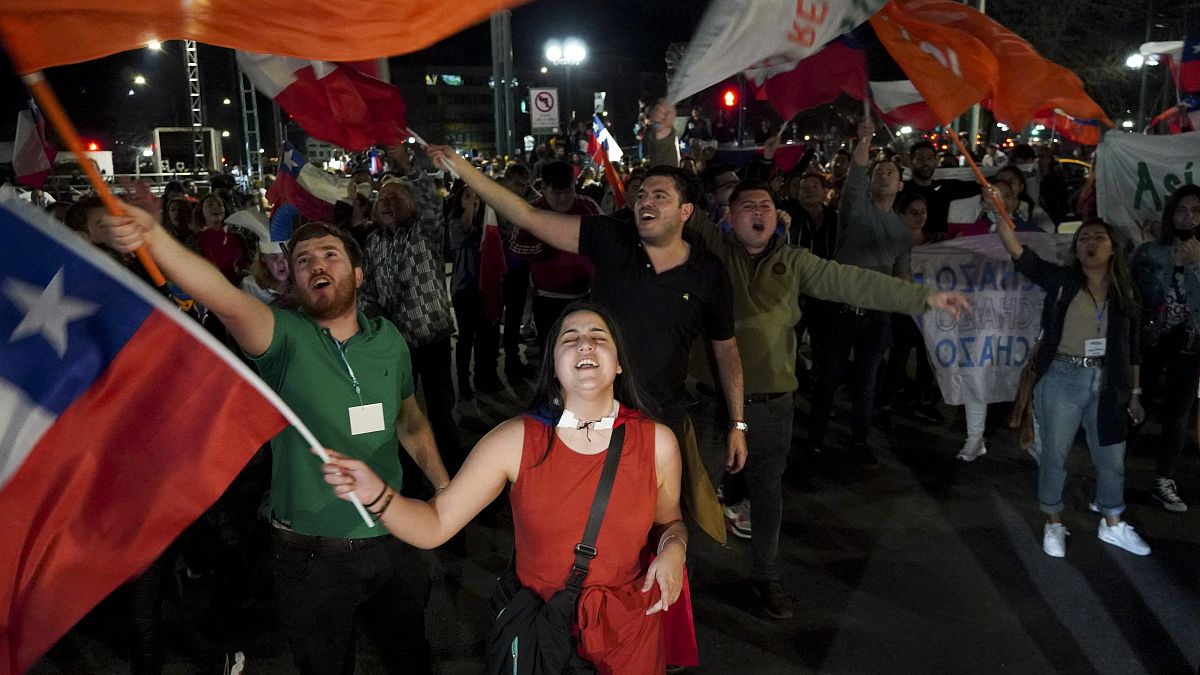 المعارضون للدستور يحتفلون في شوارع سانتياغو بعد إعلان النتائج الجزئية 04/09/2022