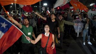 المعارضون للدستور يحتفلون في شوارع سانتياغو بعد إعلان النتائج الجزئية 04/09/2022