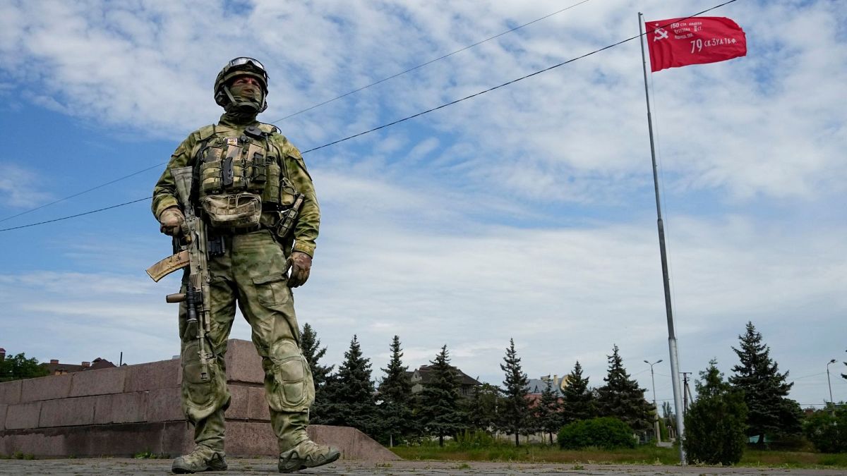 سرباز ارتش روسیه در منطقه اشغالی خرسون