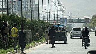 Des talibans patrouillent près de l'ambassade russe à Kaboul (Afghanistan), le 05/09/2022