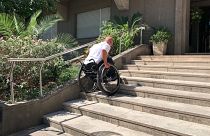 A corrida de obstáculos de um italiano de cadeira de rodas em Roma