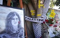 Espaço de homenagem à jornalista Shireen Abu Akleh, morta na Cisjordânia, em maio de 2022