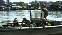 Ejército colombiano patrullando en el puerto de Buenaventura
