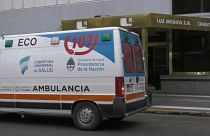 Ambulancia delante del Sanatorio Luz Médica en San Miguel de Tucumán, Argentina 3/9/2022
