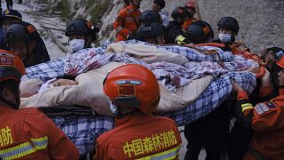 ارتفاع ضحايا الزلزال في الصين