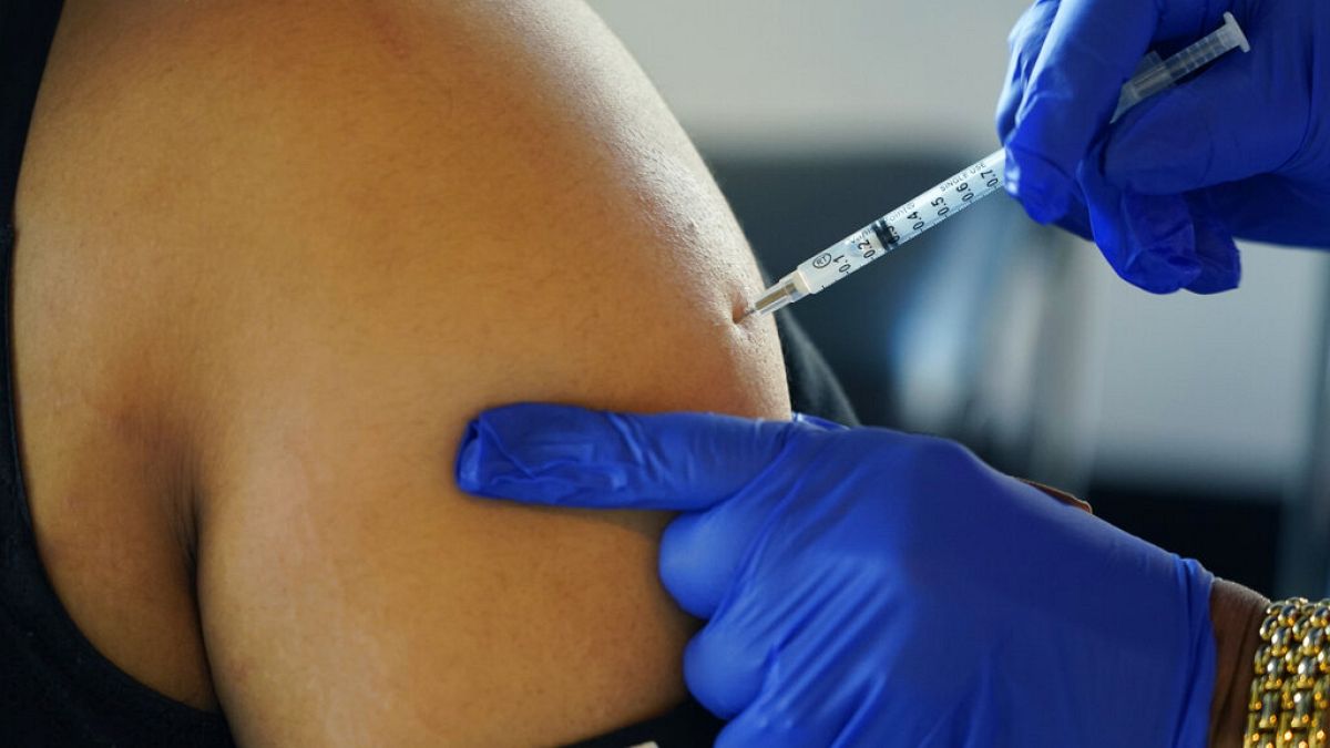 La Commissione europea ha chiesto "solide strategie vaccinali" agli Stati membri