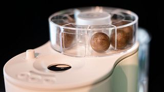 فروشگاه زنجیره‌ای سوئیسی و جایگزینی «توپ‌های قهوه»  به جای کپسول‌ها