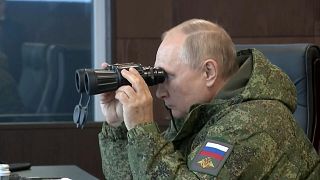 الرئيس الروسي فلاديمير بوتين يشرف على تدريبات عسركية مشتركة
