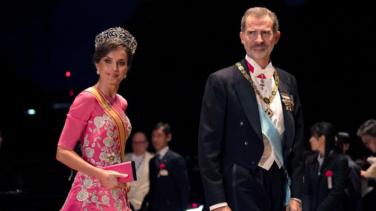Spain's King Felipe and his wife Queen Letizia arrive at the Imperial Palace for the Court Banquet after the enthronement ceremony of Emperor Naruhito in Tokyo, 2019.