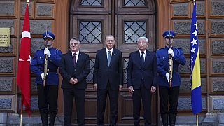 Erdogan, en el centro, con los dirigentes bosnios