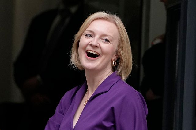 Liz Truss: New British PM says 'together we will weather the storm ...