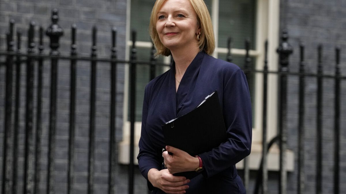 La nouvelle première ministre britannique arrive pour prononcer un discours devant Downing Street à Londres, mardi 6 septembre 2022