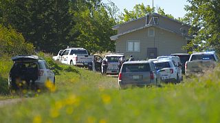 Operações de busca no Canadá após assassinato de 10 pessoas