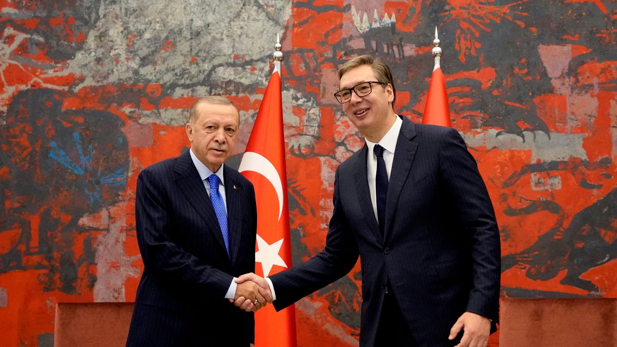 Le président turc Recep Tayyip Erdogan avec son homologue serbe Aleksandar Vucic