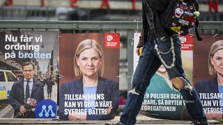 Választási plakát Svédországban - egymás mellett a jelenlegi baloldali kormányfő Magdalena Andersson és egyik jobboldali kihívója Ulf Kristersson