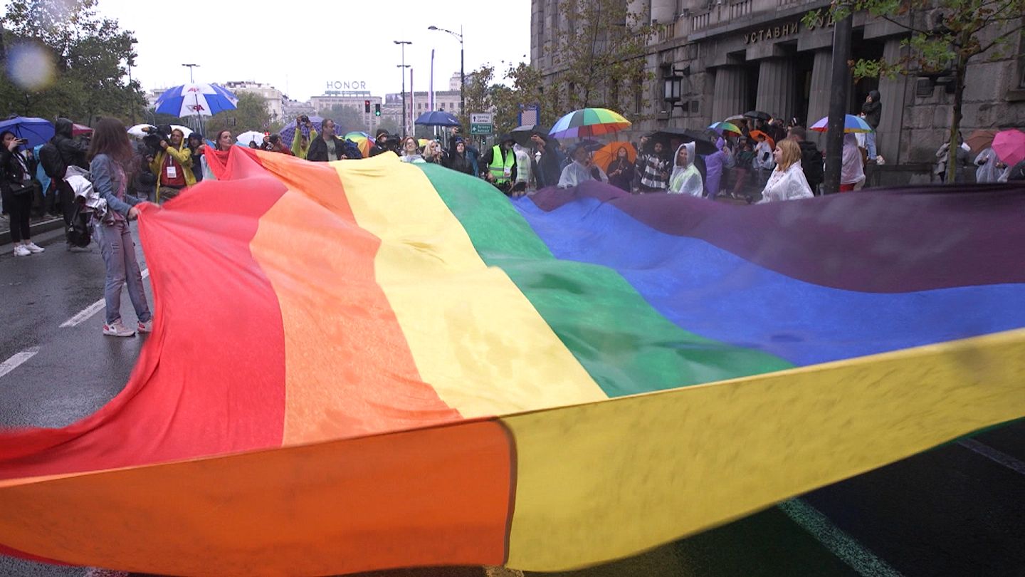 Сербия запретила гей-парад, но затем провела его: почему? | Euronews