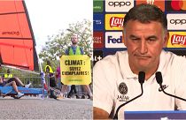 Greenpeace aktivistleri PSG Teknik Direktörü Christophe Galtier'i blokarta binerek protesto etti.