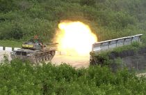 دبابة تطلق النار في تدريبات عسكرية أجريت في هنغتشون - محافظة بينغتونغ في جنوب تايوان 07/09/2022