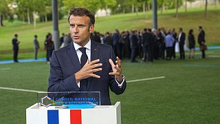 Emmanuel Macron s'adresse à la presse à l'occasion du lancement du conseil national de la refondation le jeudi 8 septembre à Marcoussis (Essonne)