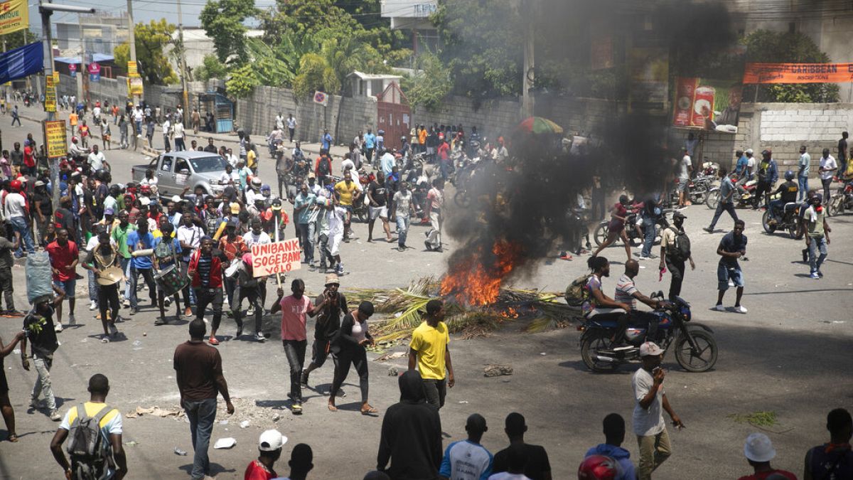   مظاهرة للمطالبة بتنحي رئيس الوزراء الهايتي أرييل هنري في هايتي، 7 سبتمبر 2022.