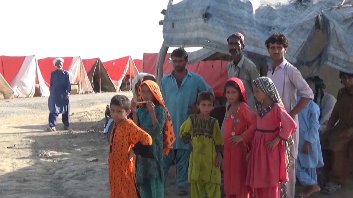 تقاليد وممارسات دينية تمنع إنقاذ عائلات احتجزتهم مياه الفيضانات في باكستان