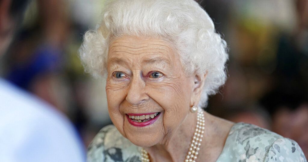 Pictures of Queen Elizabeth with Nelson Mandela, African Leaders