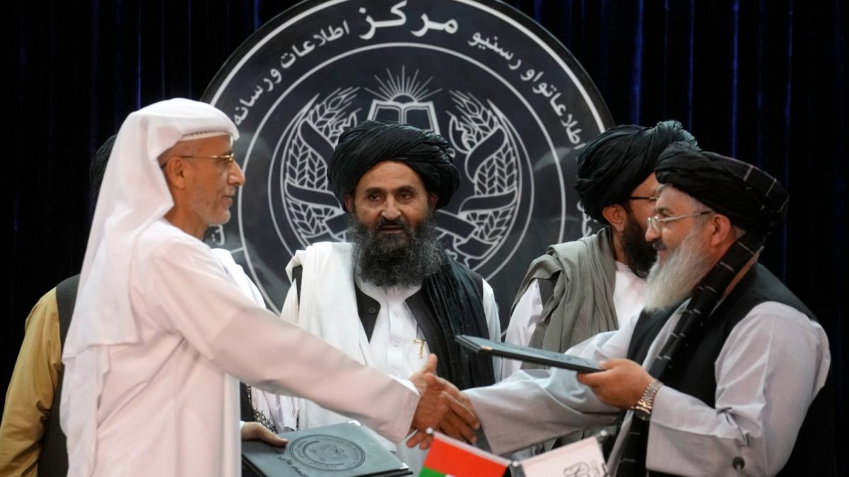 امضای قرارداد بین مقامات طالبان و مدیران شرکت اماراتی