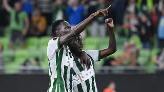 Adama Traoré (balra) és Nguen Tokmac gólt ünnepel a Ferencváros-Trabzonspor Európa-liga mérkőzésen