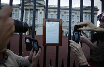 Die Mitteilung des Todes der Queen am Buckingham Palace in London