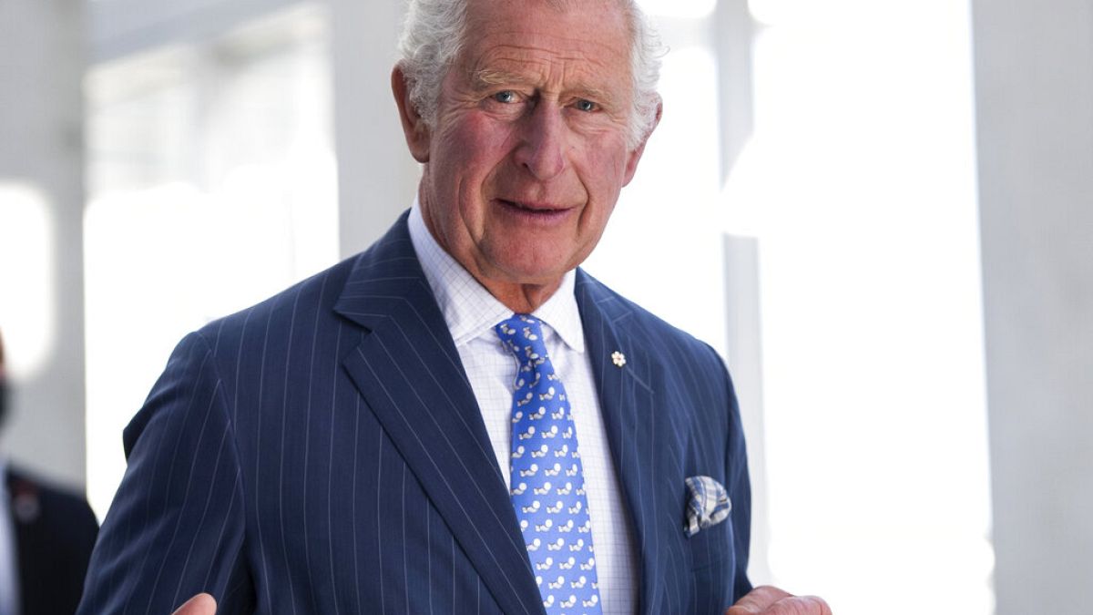 Károly herceg épp távozik egy Ottawa-ban, Kanadában tartott kerekasztal-beszélgetésről 2022 májusában