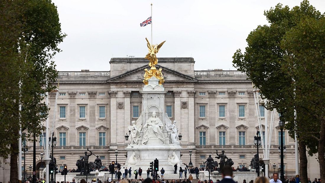 Buckingham Palace and other royal buildings’ flags are flying at halfmast The tradition