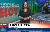 Lucía Riera presenta una edición especial de Euronews Hoy con motivo del fallecimiento de la reina de Inglaterra.