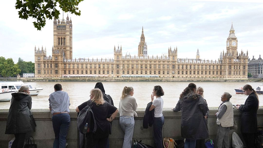 queen elizabeth ii travel to london