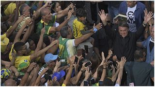 الرئيس البرازيلي جائير بولسونارو يحيي أنصاره خلال الاحتفالات بمناسبة الذكرى المئوية الثانية لاستقلال البرازيل، ريو دي جانيرو، البرازيل،7 سبتمبر 2022.