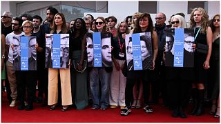 المطالبة باطلاق سراح فنانين في مهرجان البندقية السينمائي الدولي رقم 79 في ليدو دي فينيسيا في البندقية، إيطاليا- 9 سبتمبر 2022