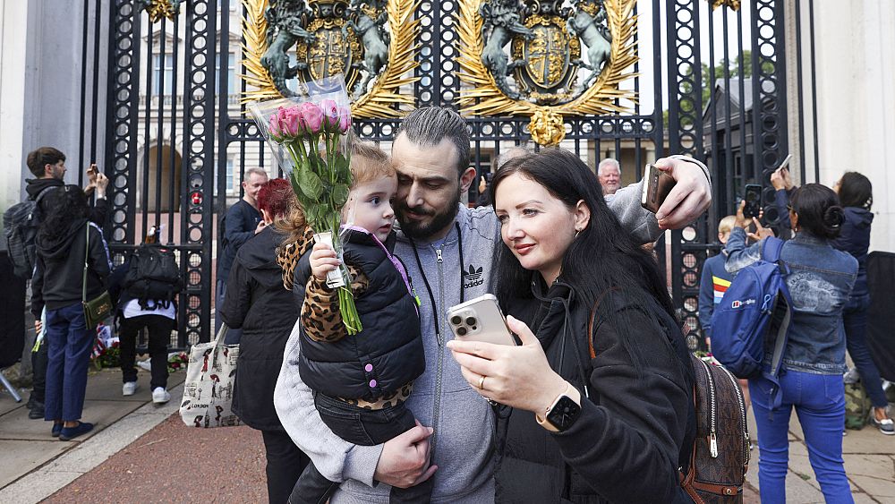 Фото тижня: Великобританія в центрі уваги, остання війна в Україні та Венеціанський кінофестиваль