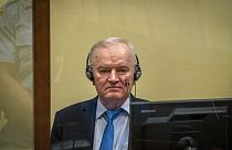 Mladic egy korábbi felvételen a bíróság előtt