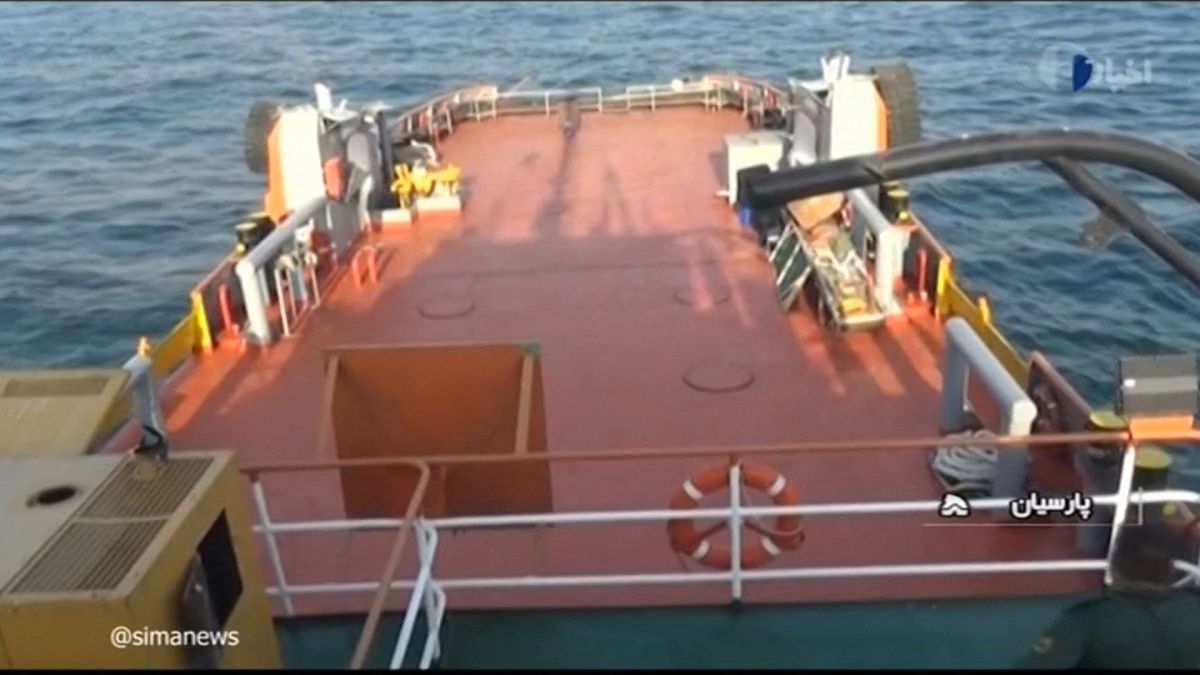 الحرس الثوري الإيراني يحجز وقودا مهربا على متن سفينة. 2021/11/20