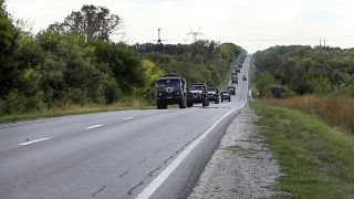 Vehículos militares rusos se dirigen a la dirección de Kharkiv en una misión en Ucrania