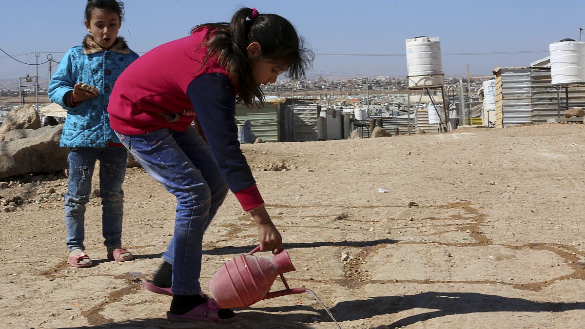 أطفال يلعبون داخل مخيم الزعتري ، أكبر مخيم للاجئين السوريين في المفرق ، الأردن ، يوم الأحد 3 فبراير / شباط 2019.