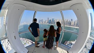 كبسولة عين دبي، أكبر وأطول عجلة مراقبة في العالم ، وتقع في المدينة الإماراتية ، بالقرب من مرسى دبي. 2021/10/21